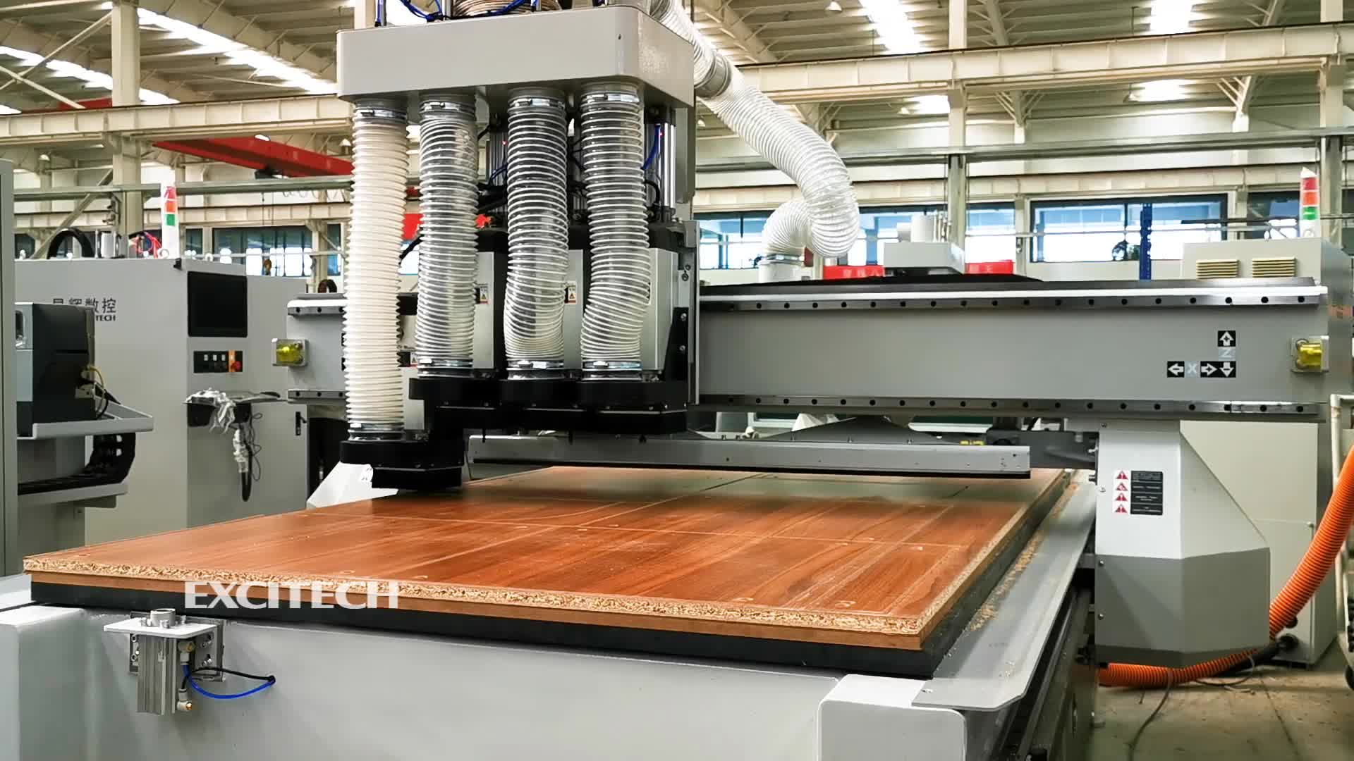 Excitech Four-Head Work Center CNCマシン